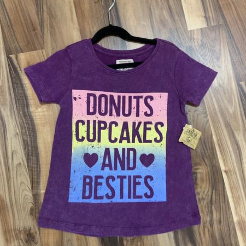 DONUTS CUPCAKES AND BESTIES GRAPHIC TEE